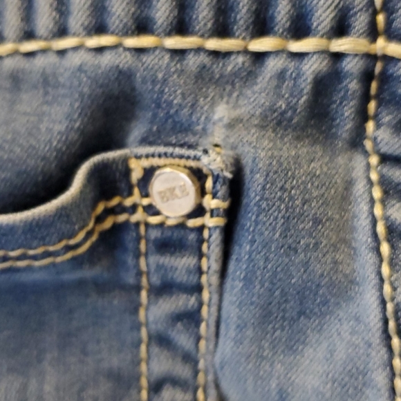 Jean capris - Picture 3 of 3